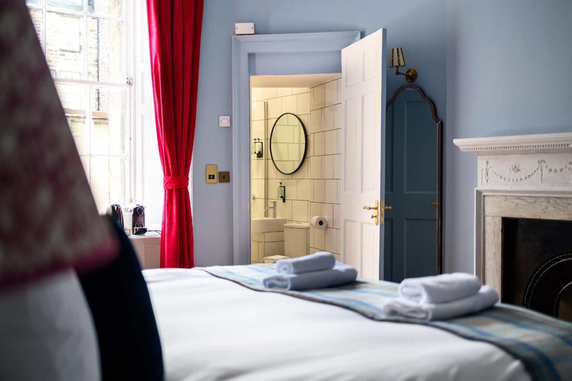 Queen Charlotte Guesthouse Edinburgh Exterior photo